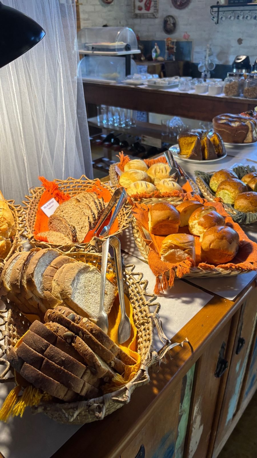 Cestas de pães do café da manhã